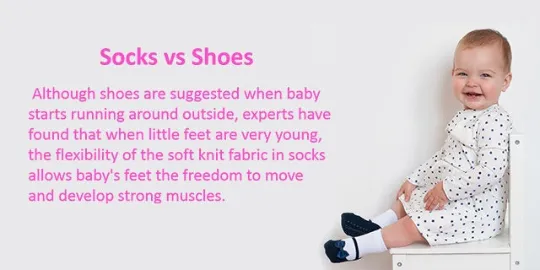 SNEAKER shoe-design socks. With faux shoelaces and anti-slip soles. 6 pairs. 12-24 months